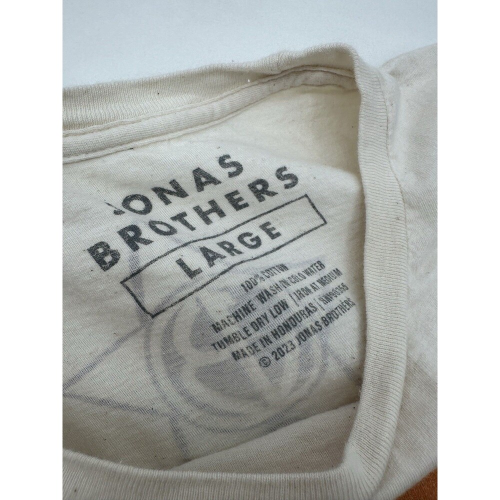 Jonas Brothers Happiness Begins Tour 2023‎ Concert T-shirt Size Large - Picture 7 of 8
